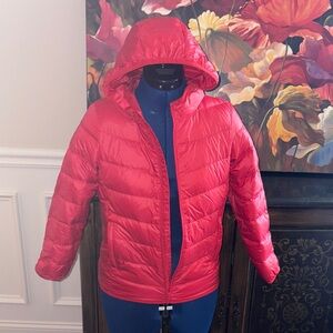 NWOT super lightweight packable Bold Red Hooded Puffer Jacket